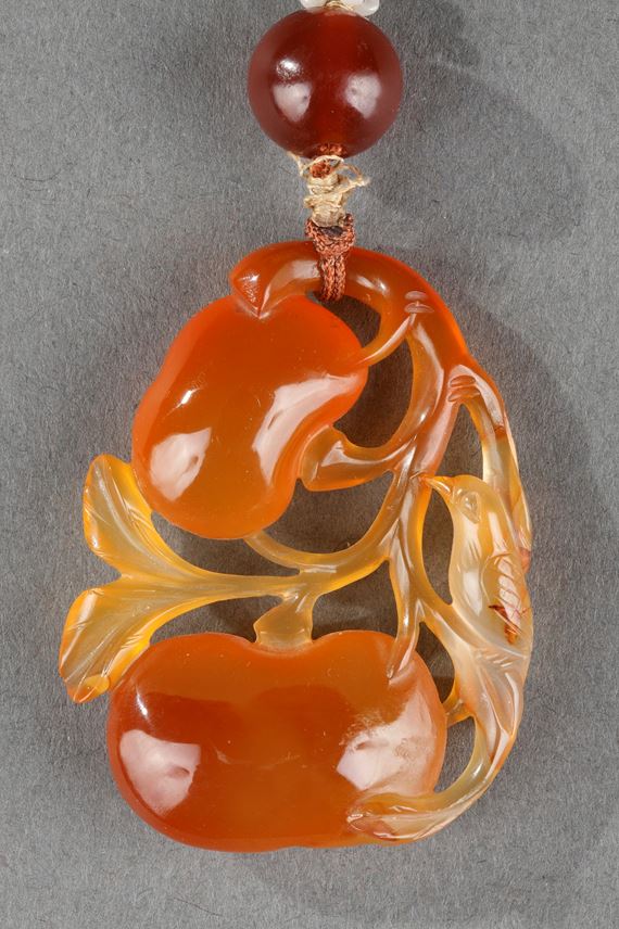 Cornaline pendant in the shape of two fruits and their foliage with a bird | MasterArt